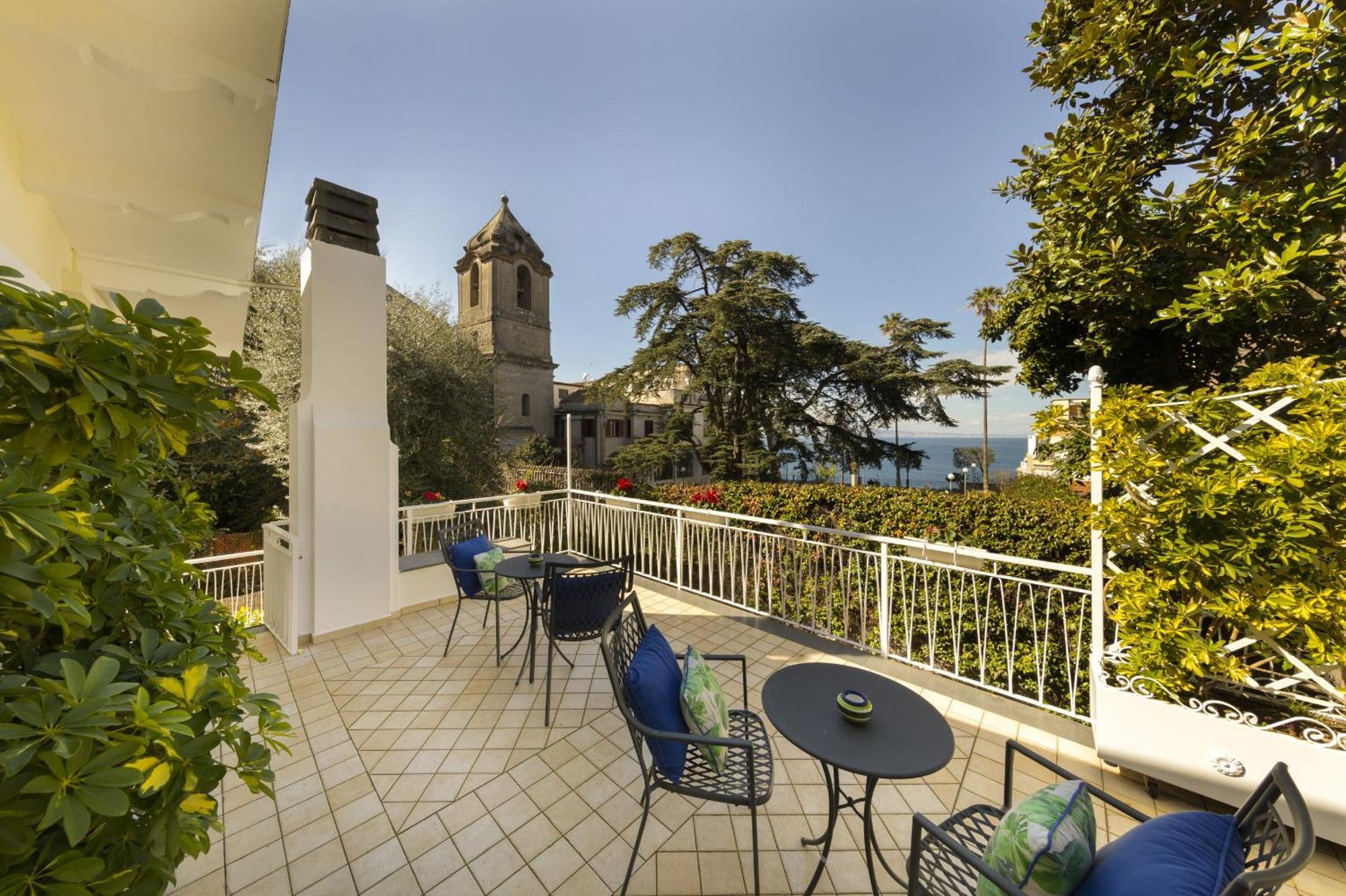 Sorrentovibes - Villa In Sorrento Center With Gardens And Outdoor Space ภายนอก รูปภาพ