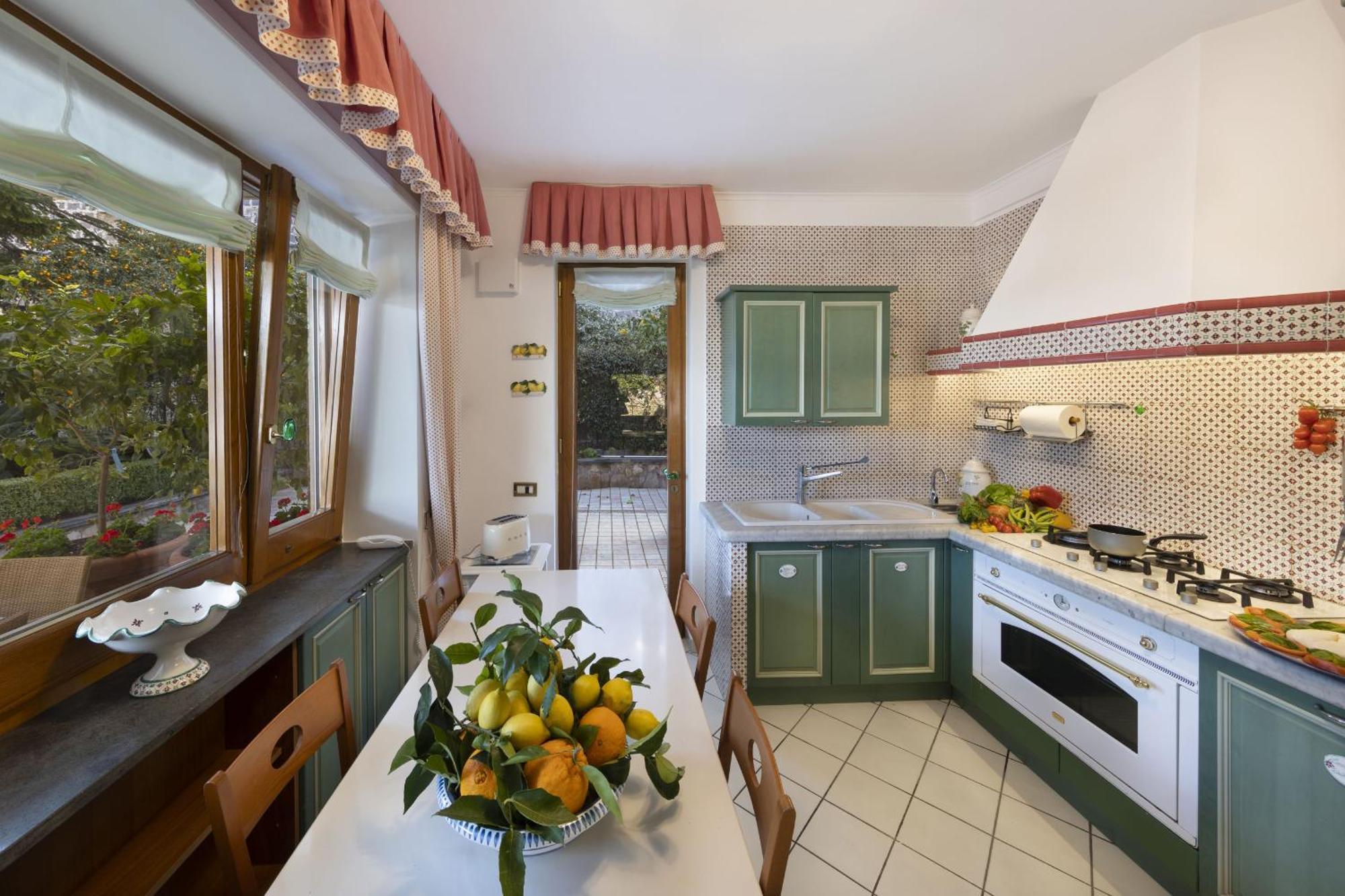 Sorrentovibes - Villa In Sorrento Center With Gardens And Outdoor Space ภายนอก รูปภาพ