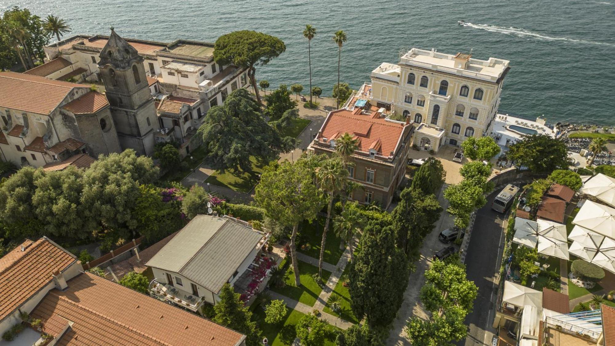 Sorrentovibes - Villa In Sorrento Center With Gardens And Outdoor Space ภายนอก รูปภาพ