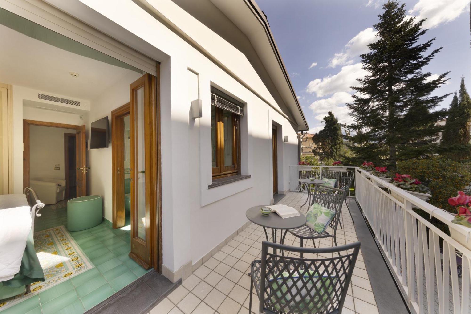 Sorrentovibes - Villa In Sorrento Center With Gardens And Outdoor Space ภายนอก รูปภาพ