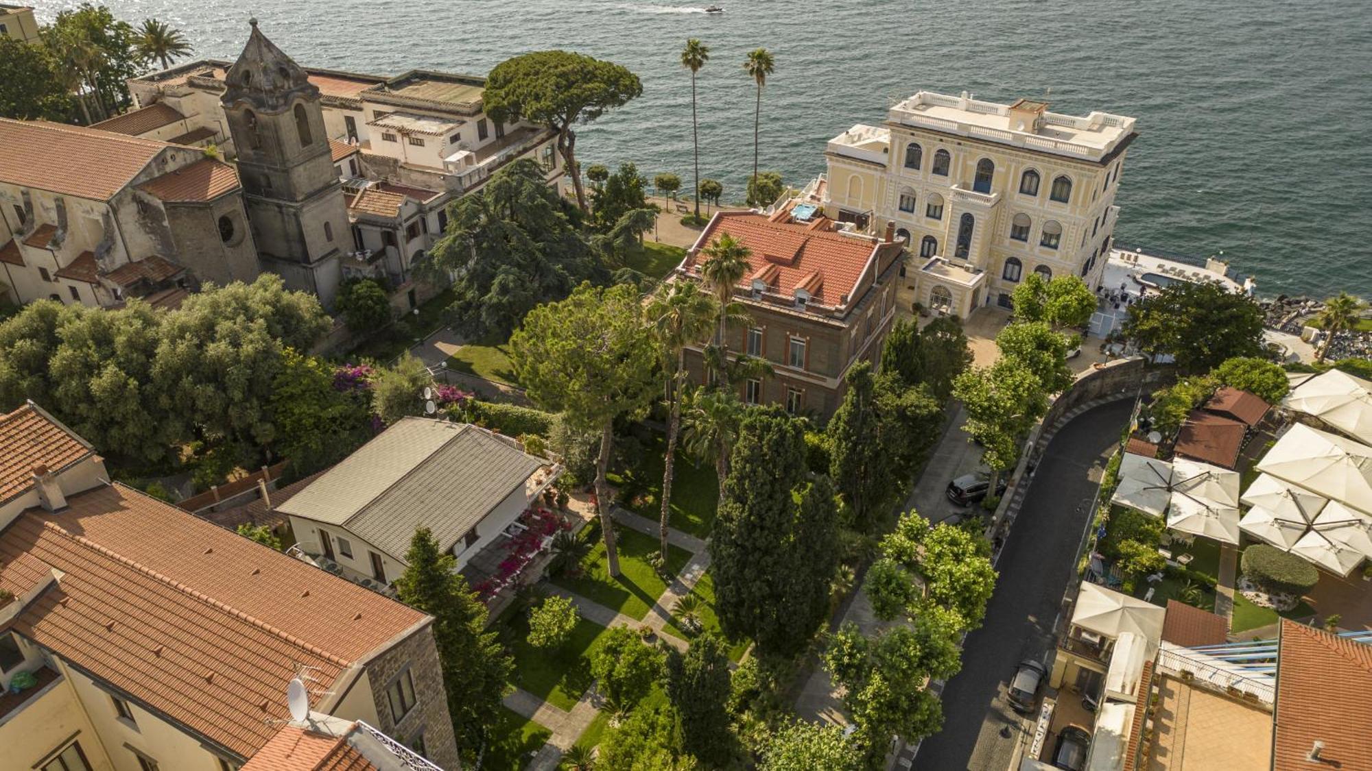 Sorrentovibes - Villa In Sorrento Center With Gardens And Outdoor Space ภายนอก รูปภาพ