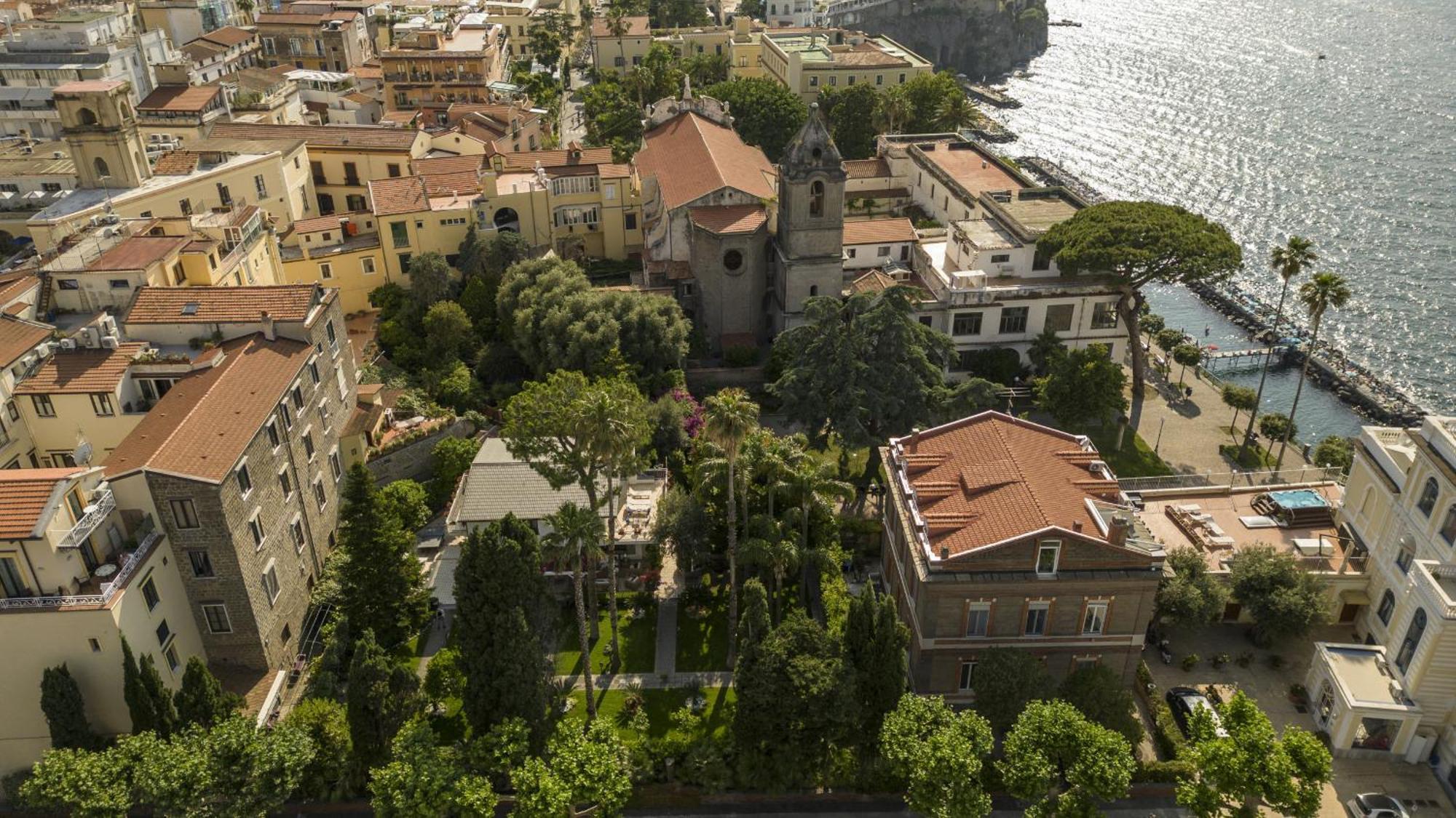 Sorrentovibes - Villa In Sorrento Center With Gardens And Outdoor Space ภายนอก รูปภาพ