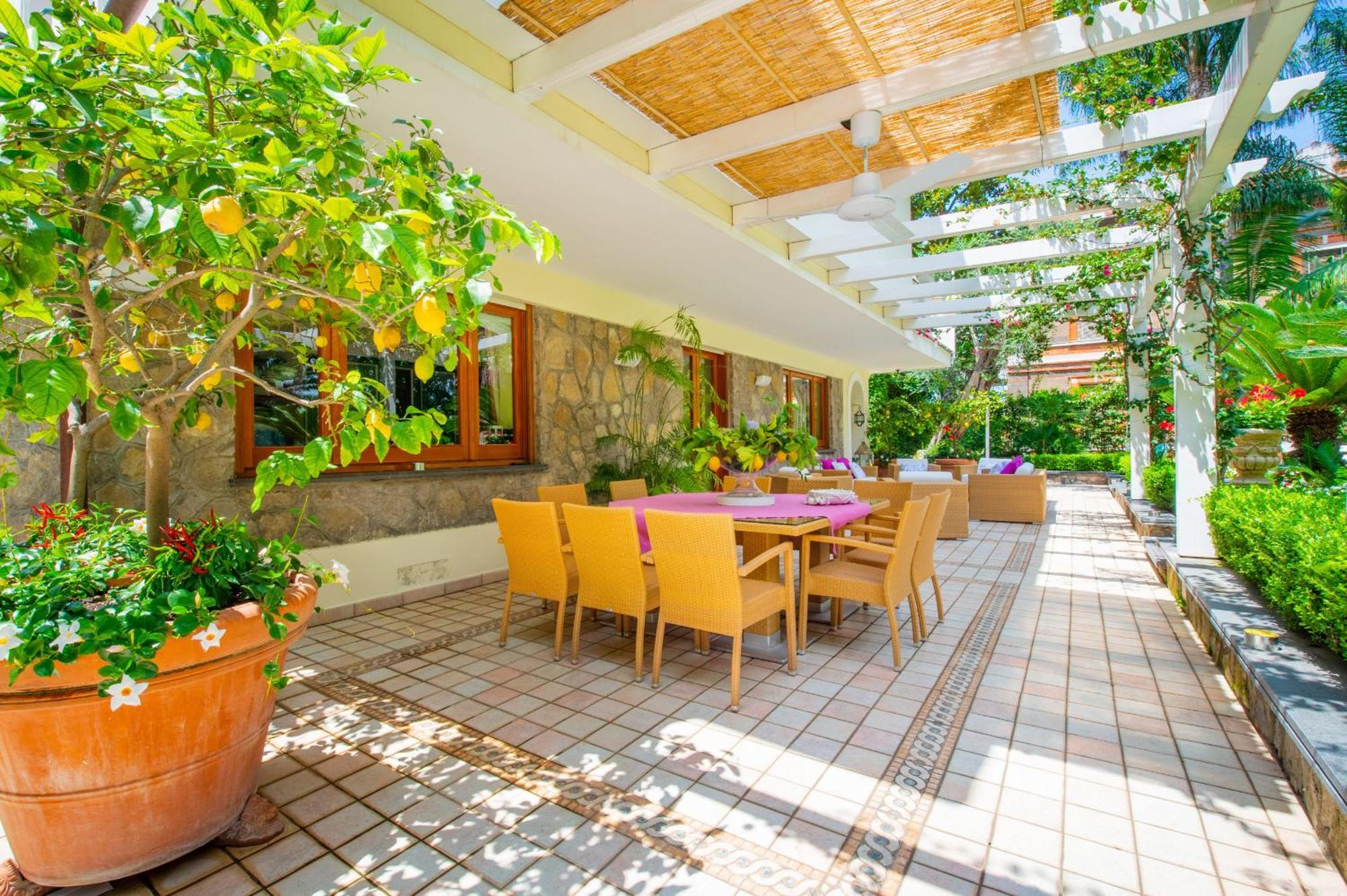 Sorrentovibes - Villa In Sorrento Center With Gardens And Outdoor Space ภายนอก รูปภาพ