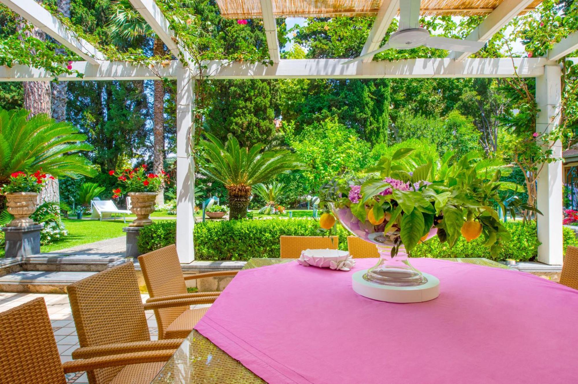 Sorrentovibes - Villa In Sorrento Center With Gardens And Outdoor Space ภายนอก รูปภาพ