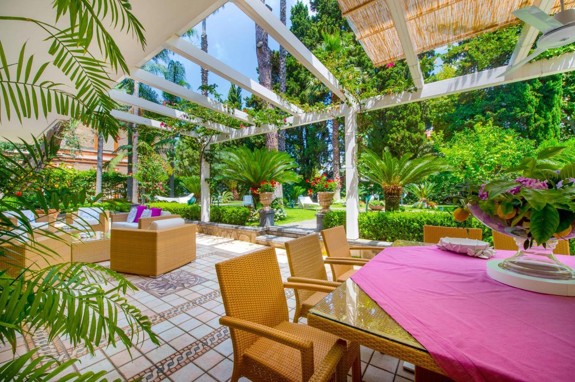 Sorrentovibes - Villa In Sorrento Center With Gardens And Outdoor Space ภายนอก รูปภาพ