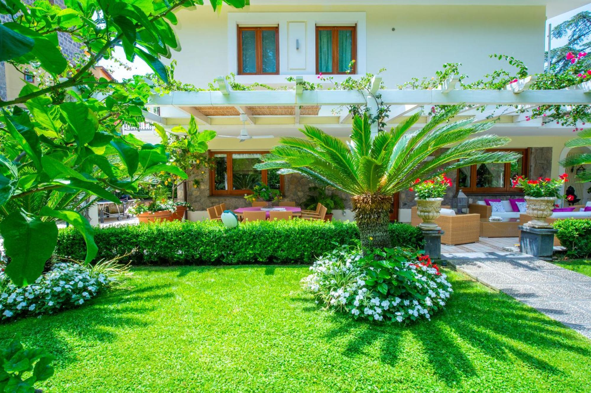 Sorrentovibes - Villa In Sorrento Center With Gardens And Outdoor Space ภายนอก รูปภาพ