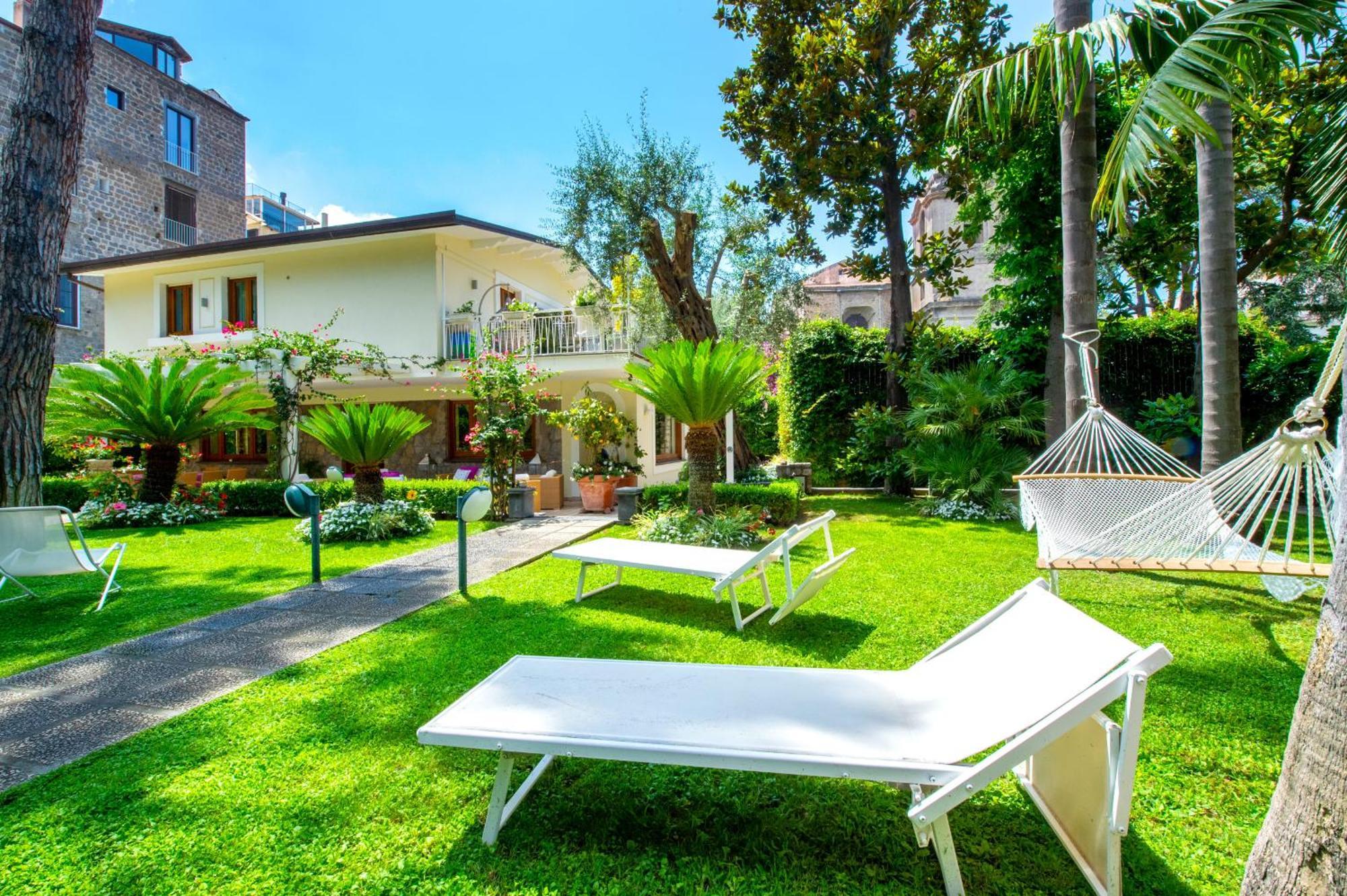 Sorrentovibes - Villa In Sorrento Center With Gardens And Outdoor Space ภายนอก รูปภาพ