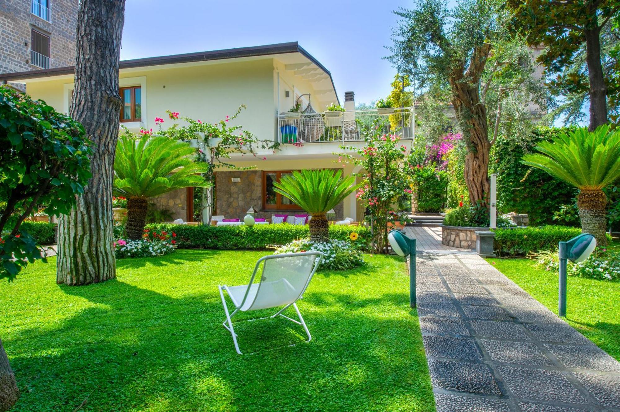 Sorrentovibes - Villa In Sorrento Center With Gardens And Outdoor Space ภายนอก รูปภาพ