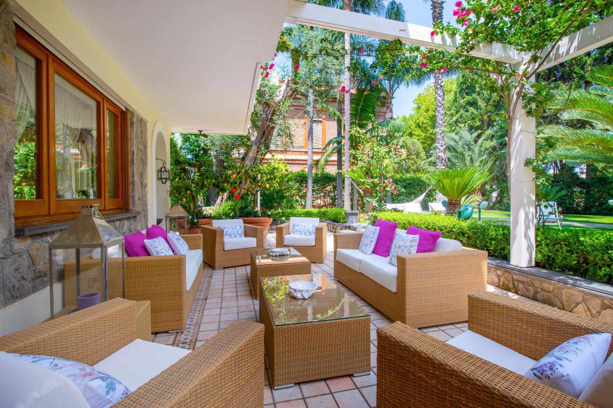 Sorrentovibes - Villa In Sorrento Center With Gardens And Outdoor Space ภายนอก รูปภาพ