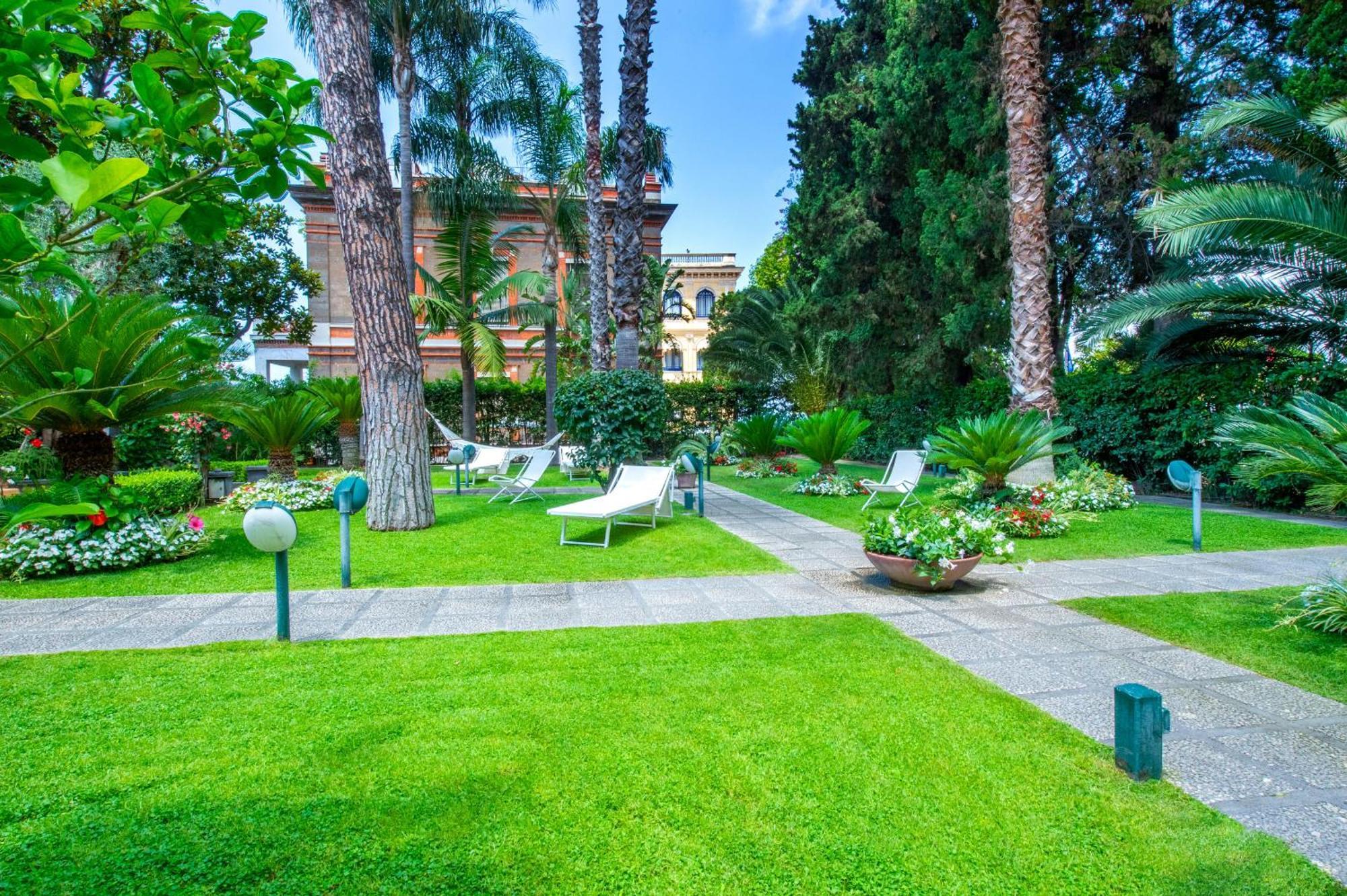 Sorrentovibes - Villa In Sorrento Center With Gardens And Outdoor Space ภายนอก รูปภาพ