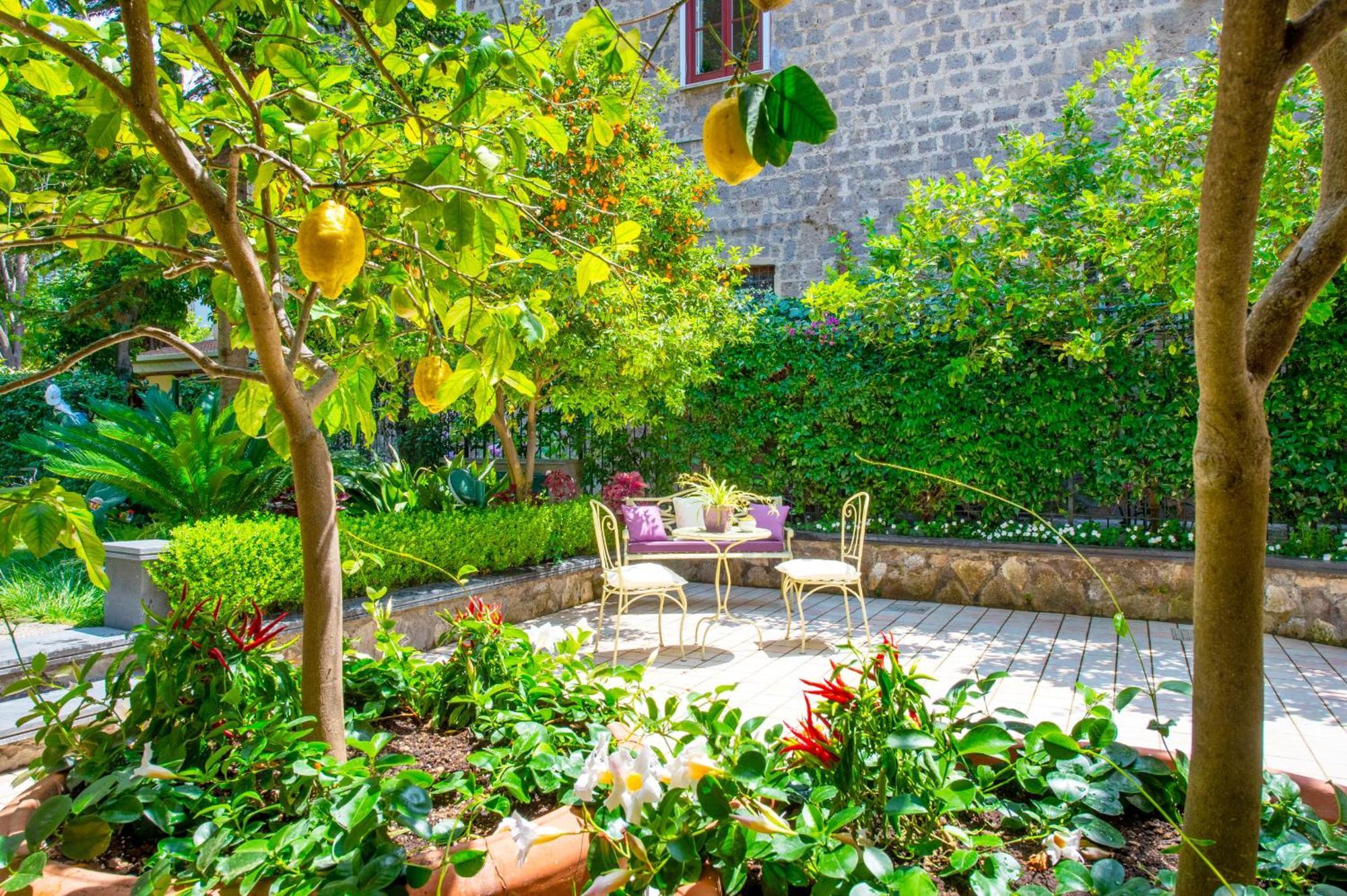 Sorrentovibes - Villa In Sorrento Center With Gardens And Outdoor Space ภายนอก รูปภาพ