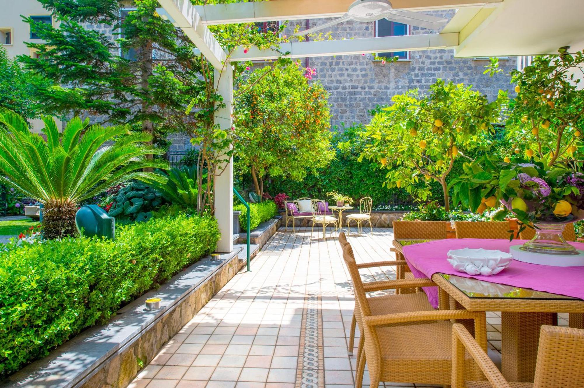 Sorrentovibes - Villa In Sorrento Center With Gardens And Outdoor Space ภายนอก รูปภาพ