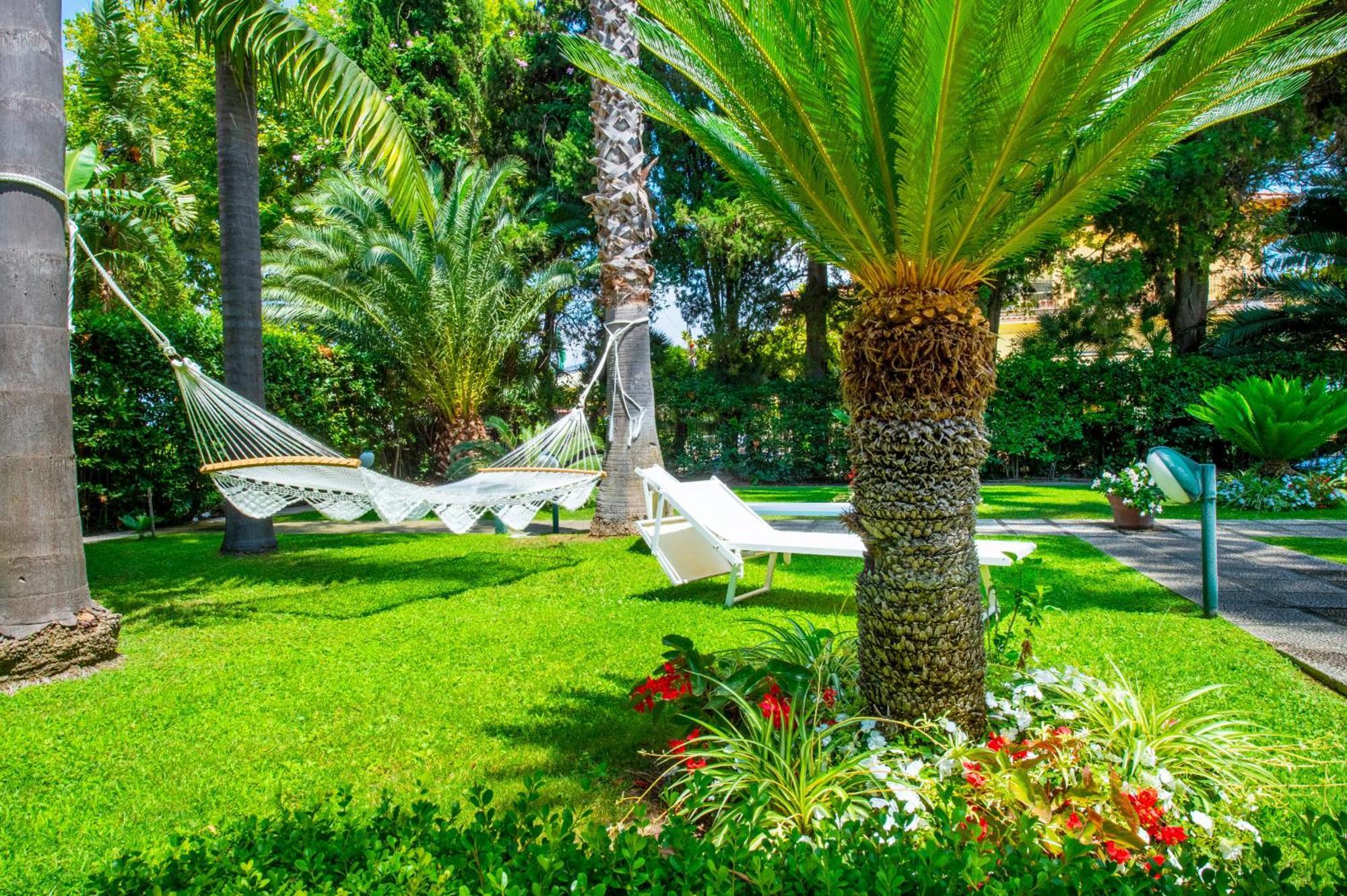 Sorrentovibes - Villa In Sorrento Center With Gardens And Outdoor Space ภายนอก รูปภาพ