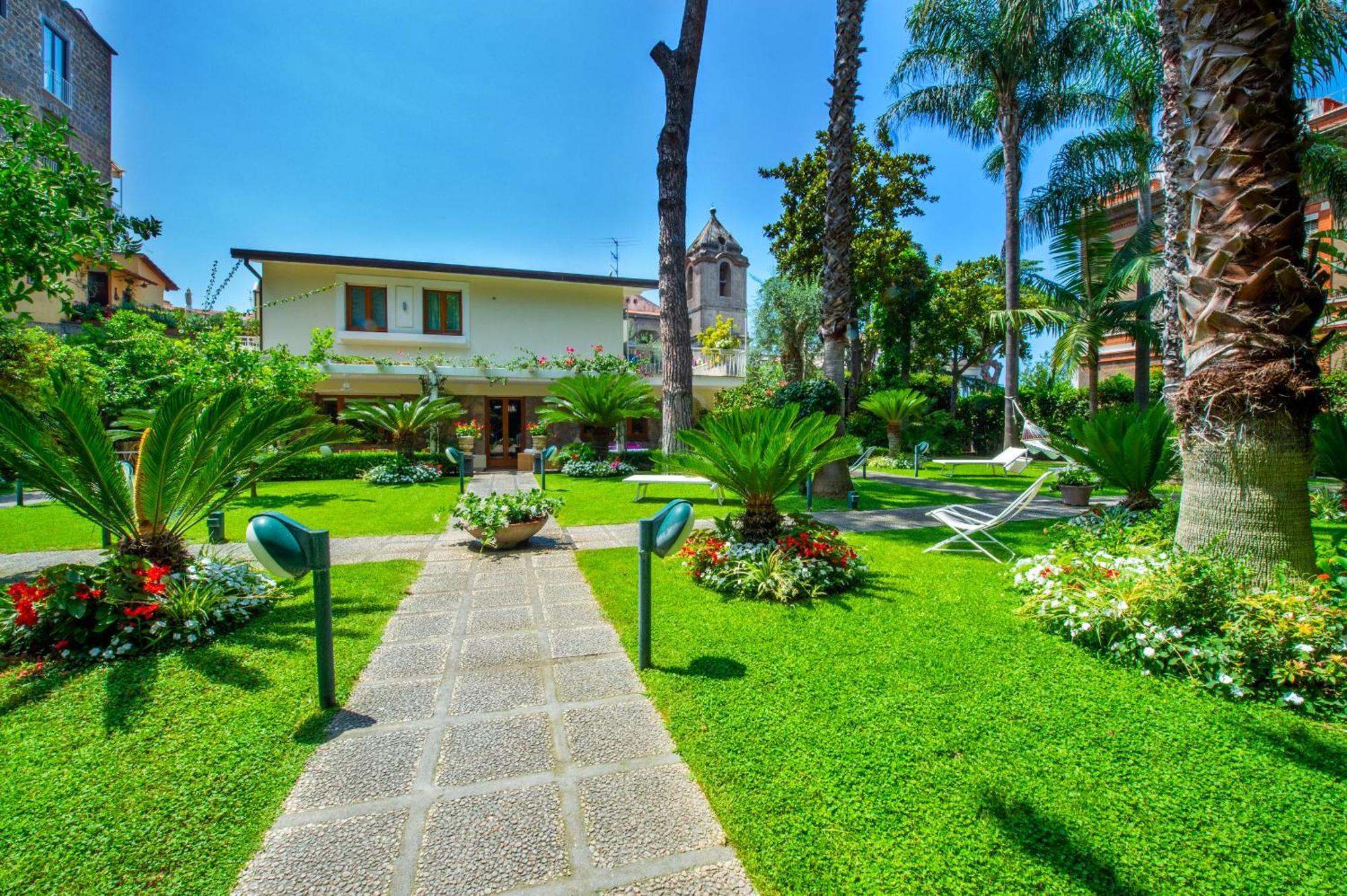 Sorrentovibes - Villa In Sorrento Center With Gardens And Outdoor Space ภายนอก รูปภาพ